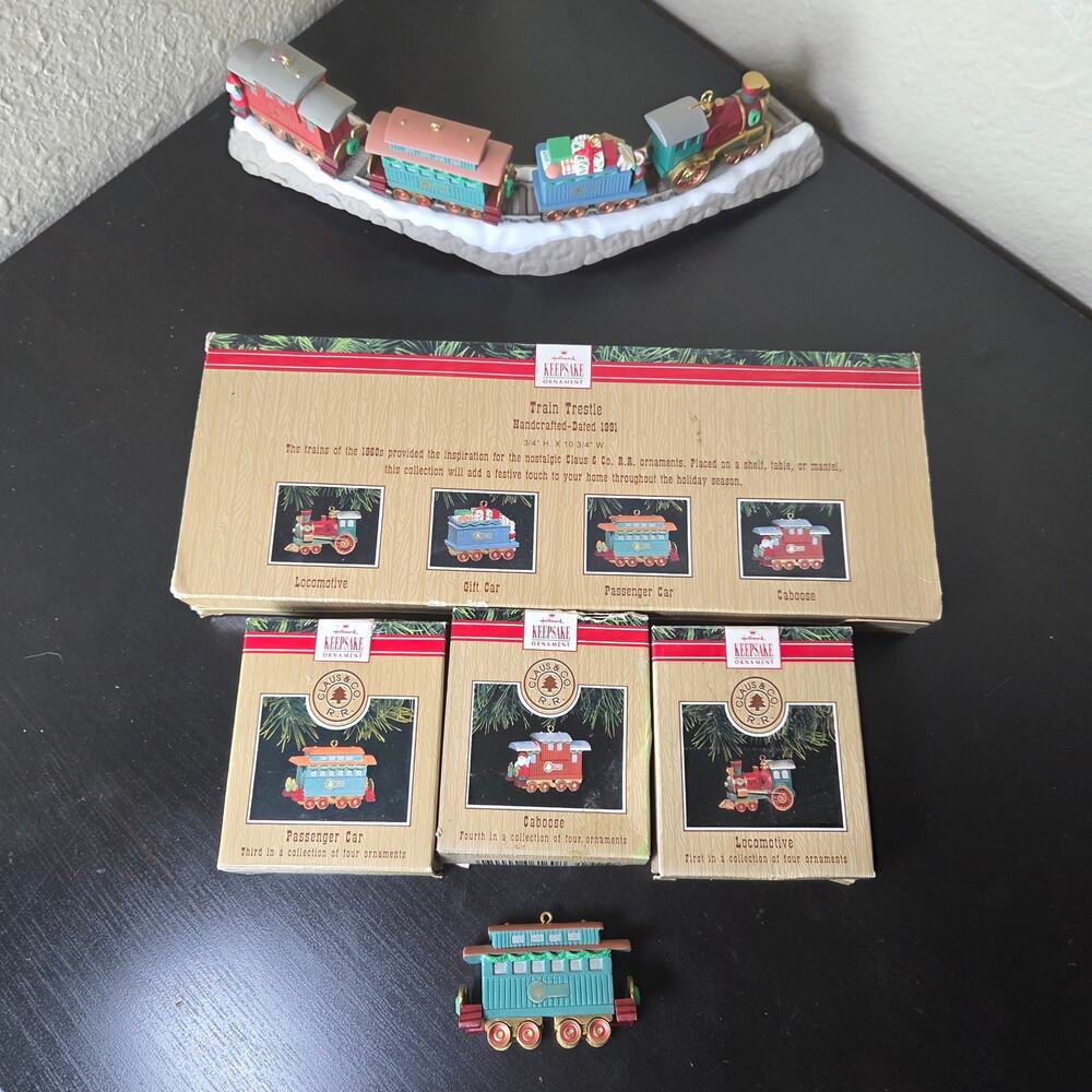 Vintage Hallmark 1991 Train Trestle Display Stand + 5 Train Cars Complete Set